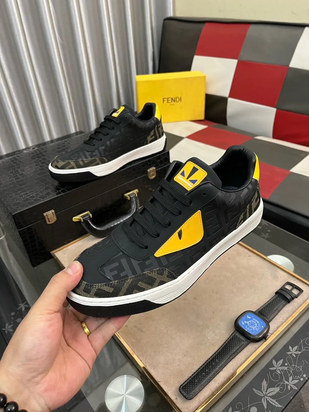 Men's shoes 💰400⌚️⌚️[fendi] Fendi classic and comfortable men, this complex sneaker is made of soft calfskin➕genuine leather lining➕original ultra-light rubber material with rough outsole. This unique and light style is suitable for the casual and refined sensibility of this season. It is comfortable and natural on the feet. It is an everyday style for casual travel in autumn and winter! 38−443️⃣colors available